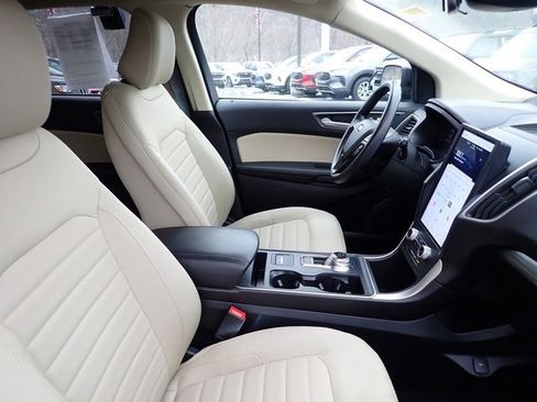 Used 2022 Ford Edge SE w/ Black Appearance Package image 10