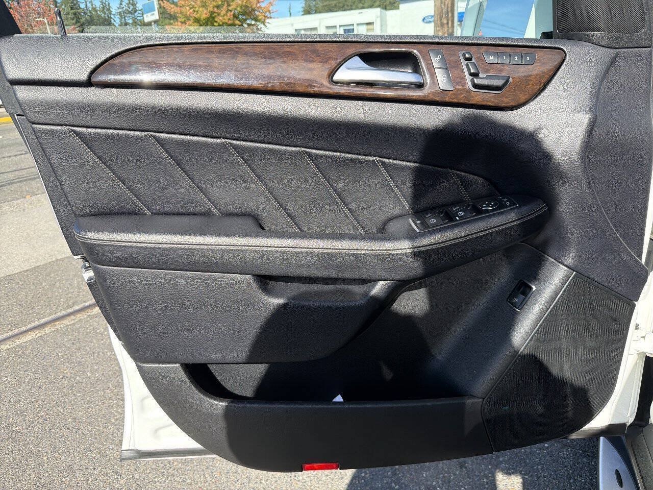 Used 2015 Mercedes-Benz GL 450 4MATIC image 38