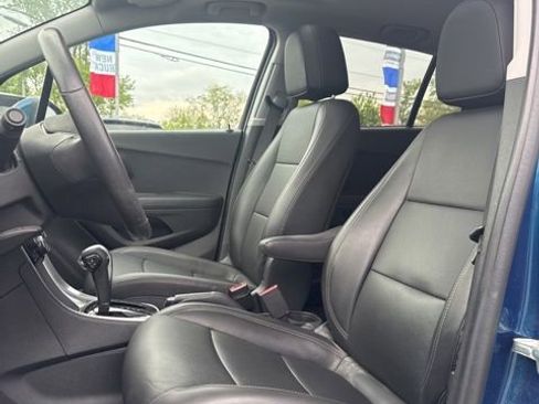 Used 2020 Chevrolet Trax Premier FWD image 16