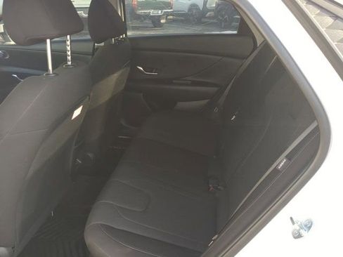 Used 2025 Hyundai Elantra SE FWD image 12