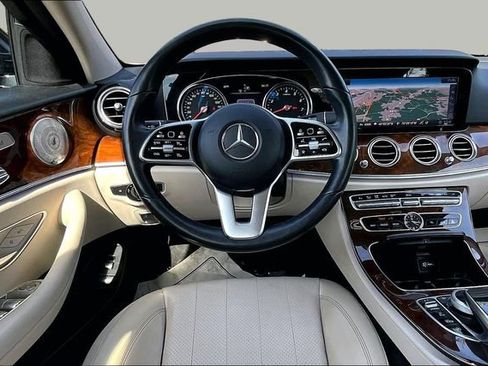 Used 2019 Mercedes-Benz E 300 4MATIC image 11