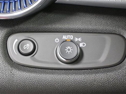 New 2026 Chevrolet Trax LT w/ Driver Confidence Package image 15