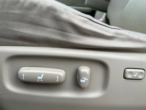 Used 2004 Toyota Highlander V6 AWD/4WD image 19