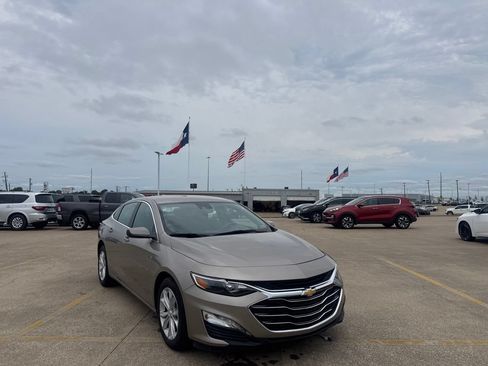 Used 2025 Chevrolet Malibu LT FWD image 2