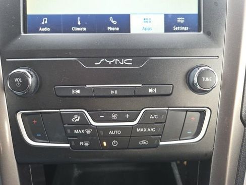 Used 2020 Ford Fusion SE FWD image 32