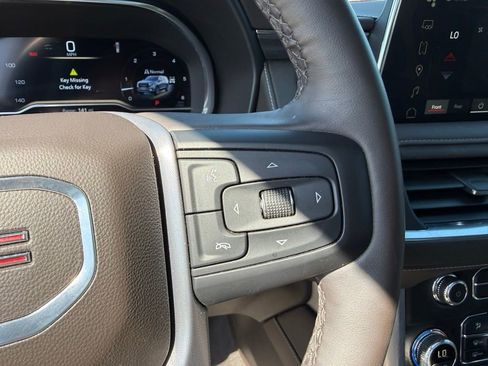 Used 2023 GMC Yukon SLT w/ SLT Premium Package image 36