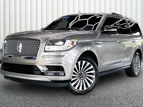 Used 2019 Lincoln Navigator Reserve AWD/4WD image 3