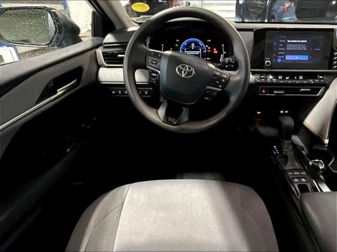 Used 2025 Toyota Camry LE FWD image 17