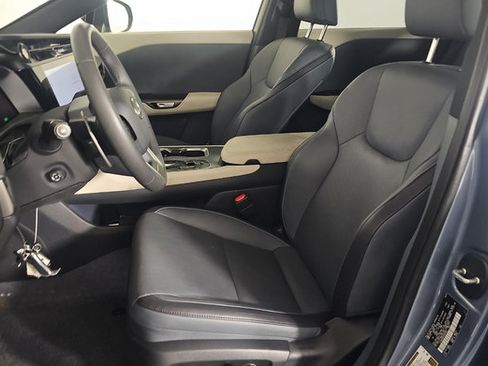 Used 2025 Lexus RZ 450e AWD/4WD image 5
