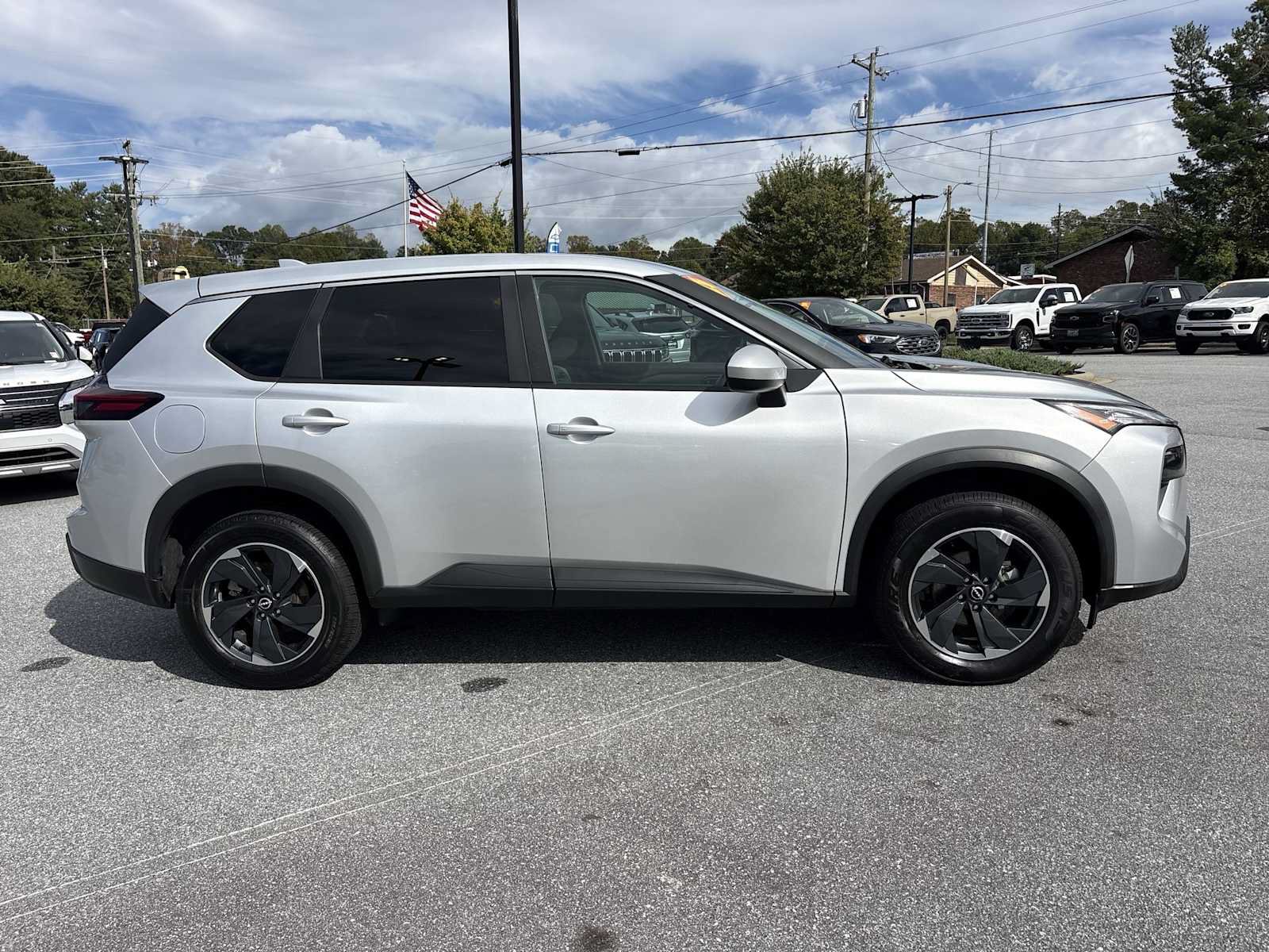 Used 2025 Nissan Rogue SV FWD image 5