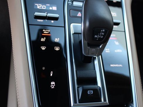 Used 2019 Porsche Panamera 4 image 17