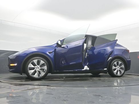 Used 2020 Tesla Model Y Long Range image 30