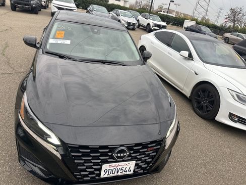 Used 2023 Nissan Altima 2.5 SR w/ SR Premium Package image 2