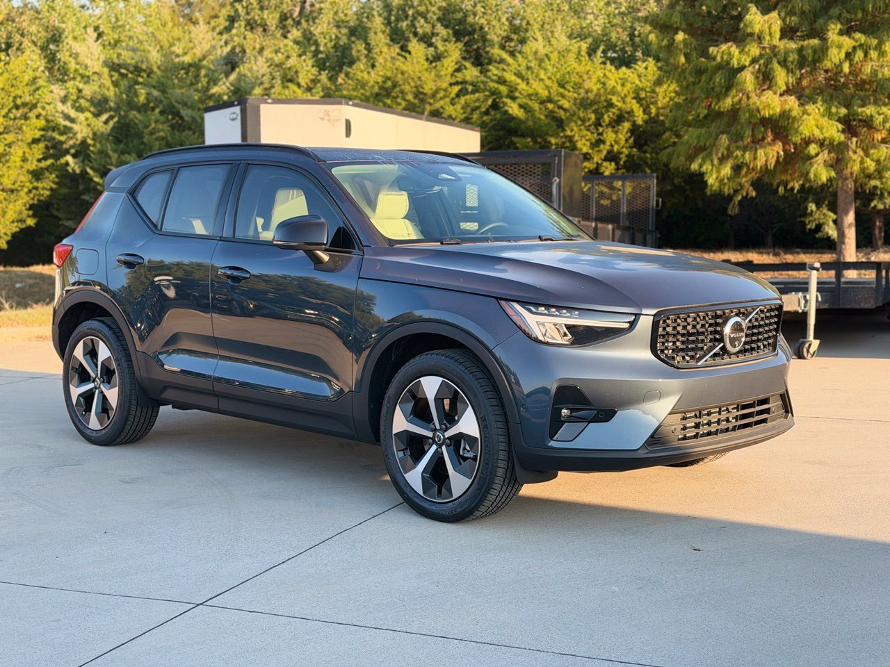 New 2026 Volvo XC40 B5 Plus w/ Climate Package AWD/4WD image 3