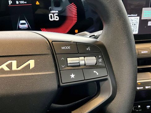 Used 2025 Kia K4 LXS image 23