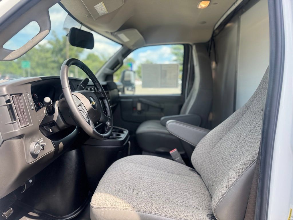 Used 2022 Chevrolet Express 3500 w/ Power Convenience Package RWD image 15