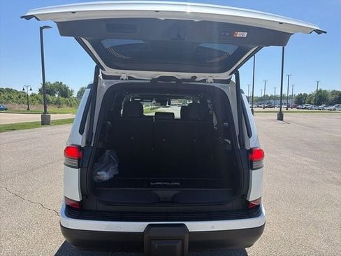 Used 2025 Lexus GX 550 w/ Cold Area Package AWD/4WD image 19