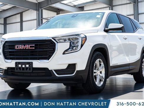 Used 2024 GMC Terrain SLE FWD image 1
