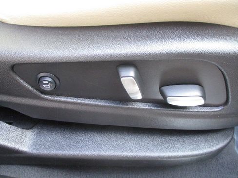 Used 2018 Cadillac XT5 FWD image 30