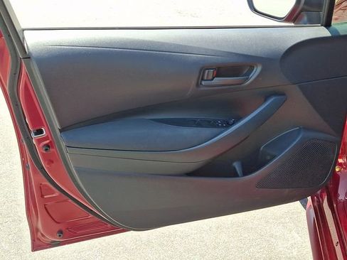 Used 2022 Toyota Corolla LE FWD image 12