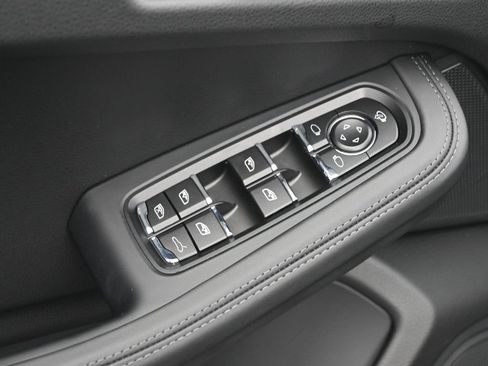 New 2026 Porsche Macan image 21