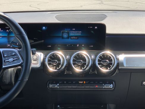 Used 2023 Mercedes-Benz GLB 250 4MATIC image 31