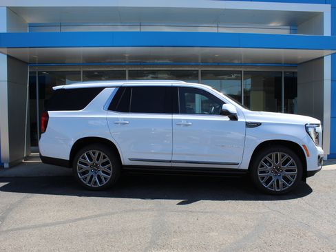 New 2026 GMC Yukon Denali Ultimate AWD/4WD image 2
