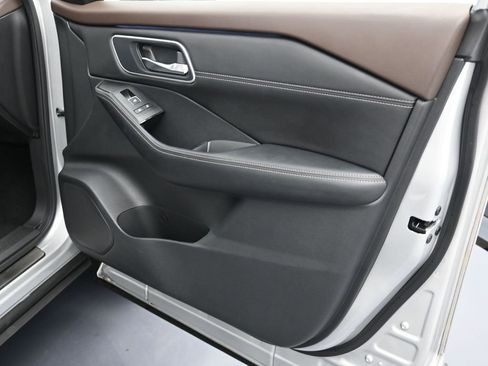 Used 2023 Nissan Rogue Platinum w/ Platinum Premium Package image 33