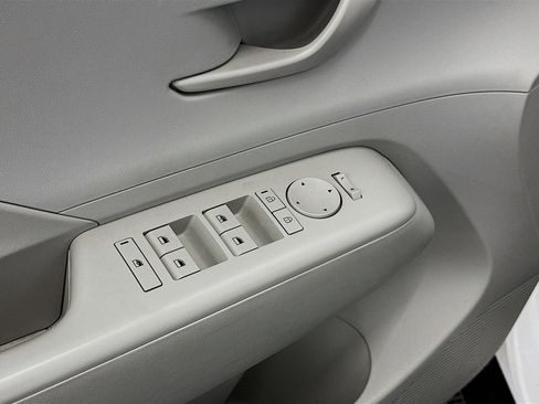 Used 2025 Hyundai Kona SEL image 15