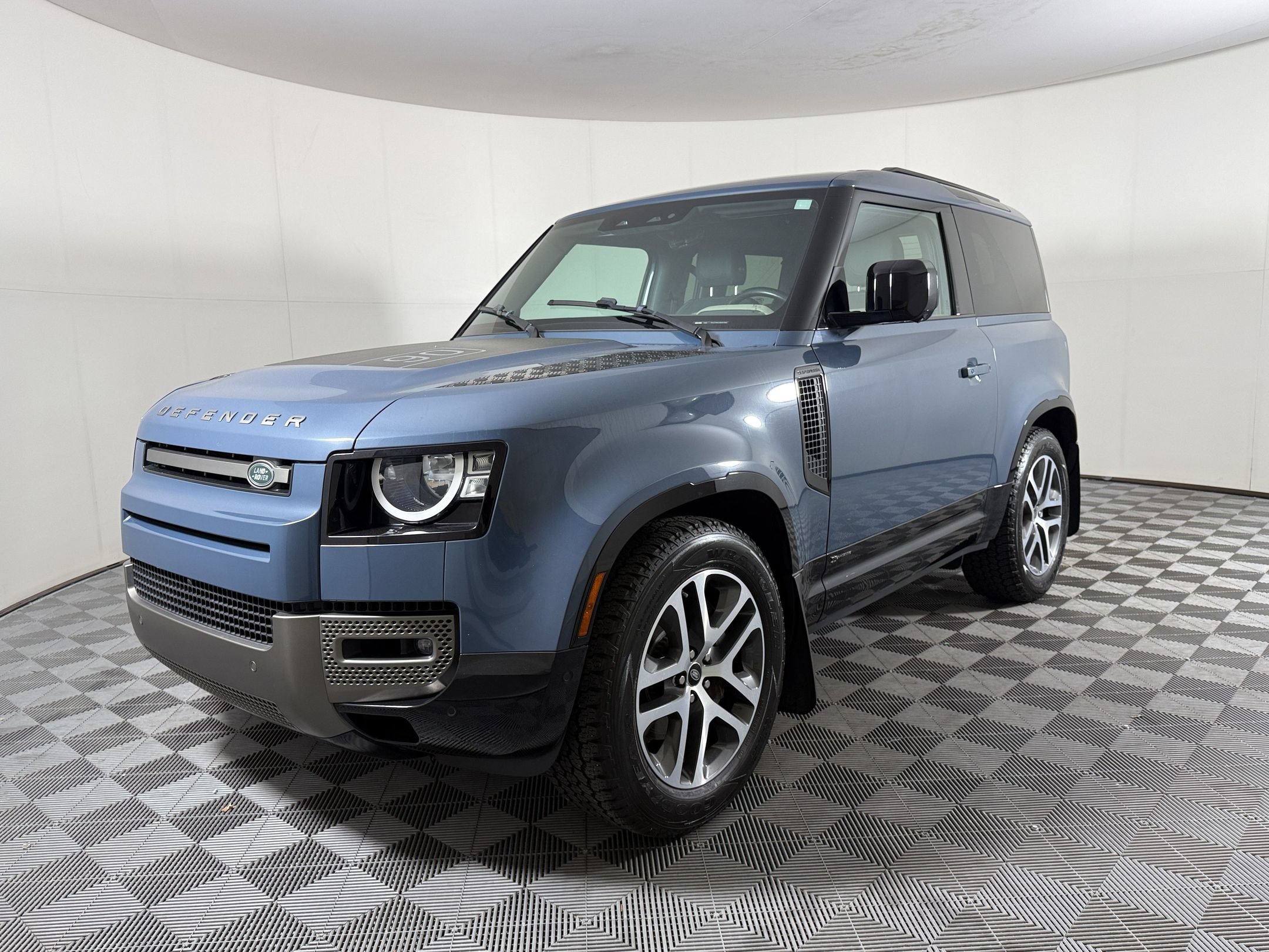 Used 2021 Land Rover Defender 90 X-Dynamic S AWD/4WD image 1