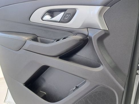 Used 2023 Chevrolet Traverse LT image 23