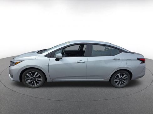 Used 2025 Nissan Versa SV image 4
