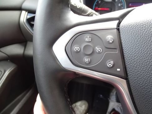 Used 2023 Chevrolet Traverse LT w/ Rear Camera Mirror Package FWD image 19