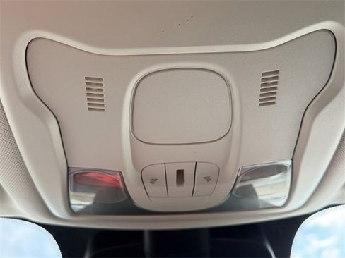 Used 2020 Jeep Renegade Altitude image 23