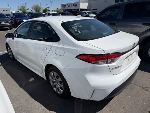 Used 2023 Toyota Corolla LE image 3