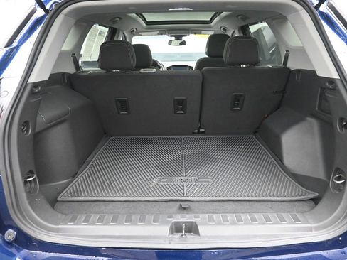 Used 2022 GMC Terrain SLE w/ Driver Convenience Package image 10