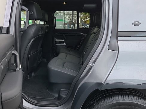 Used 2021 Land Rover Defender 110 SE image 5