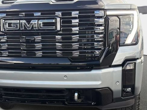 New 2026 GMC Sierra 2500 Denali Ultimate AWD/4WD image 9