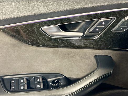 Used 2019 Audi Q8 Prestige w/ Luxury Package image 16