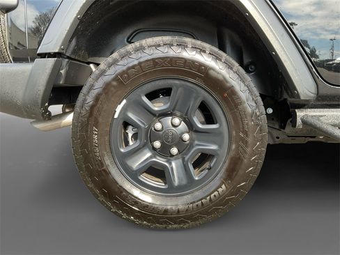 Used 2025 Jeep Wrangler Sport image 15