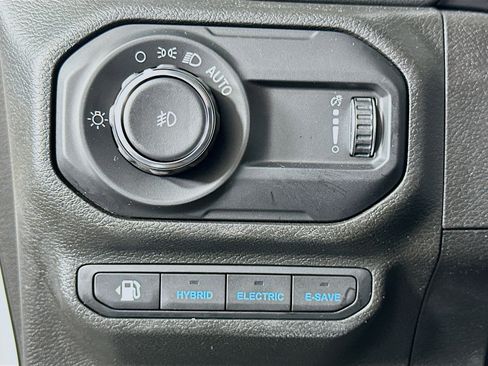 Used 2023 Jeep Wrangler Sahara w/ Cold Weather Group image 17