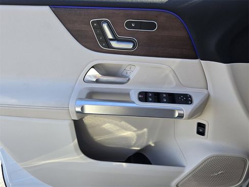 Used 2023 Mercedes-Benz EQB 300 300 w/ Exclusive Package image 33