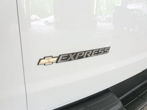 Used 2025 Chevrolet Express 2500 w/ Driver Convenience Package RWD image 9