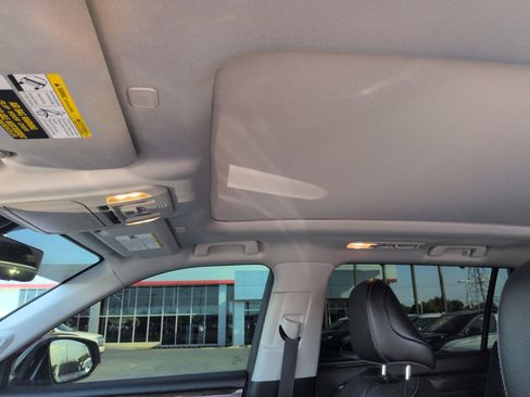 Used 2023 Toyota Highlander Platinum AWD/4WD image 21