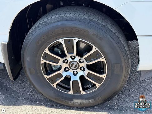 Used 2024 Nissan Titan SV w/ SV Convenience Package image 10