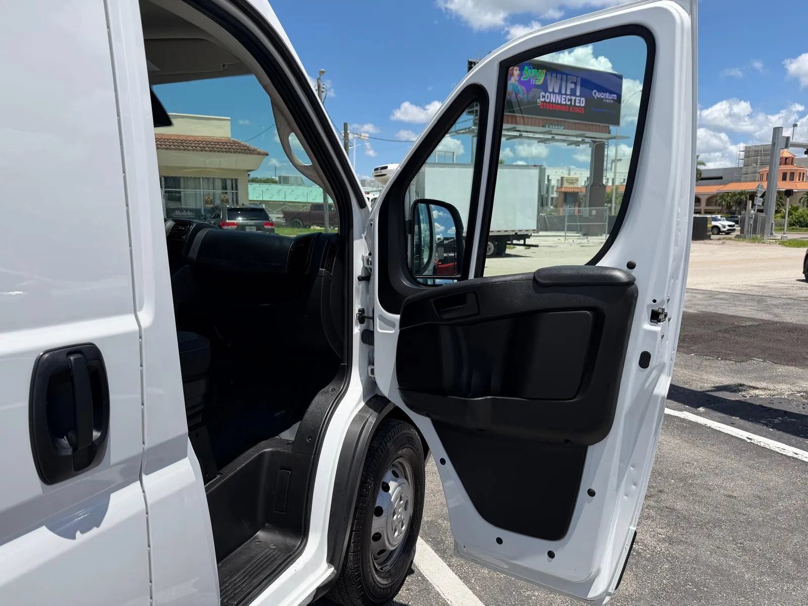 Used 2023 RAM ProMaster 2500 FWD image 17