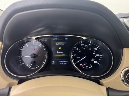 Used 2014 Nissan Rogue SV w/ SV Moonroof Package image 22