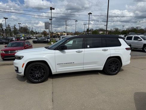 Used 2023 Jeep Grand Cherokee L Summit AWD/4WD image 9