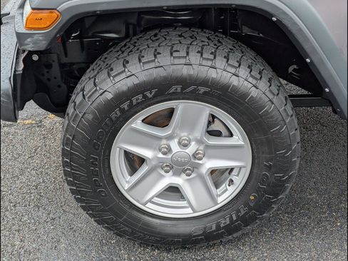 Used 2023 Jeep Gladiator Sport AWD/4WD image 23