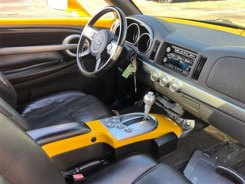 Used 2005 Chevrolet SSR w/ Preferred Equipment Group image 13